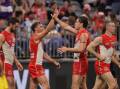 Sydney saw off top-eight rivals Fremantle with little fuss in Perth, with an emphatic 48-point win. (Richard Wainwright/AAP PHOTOS)