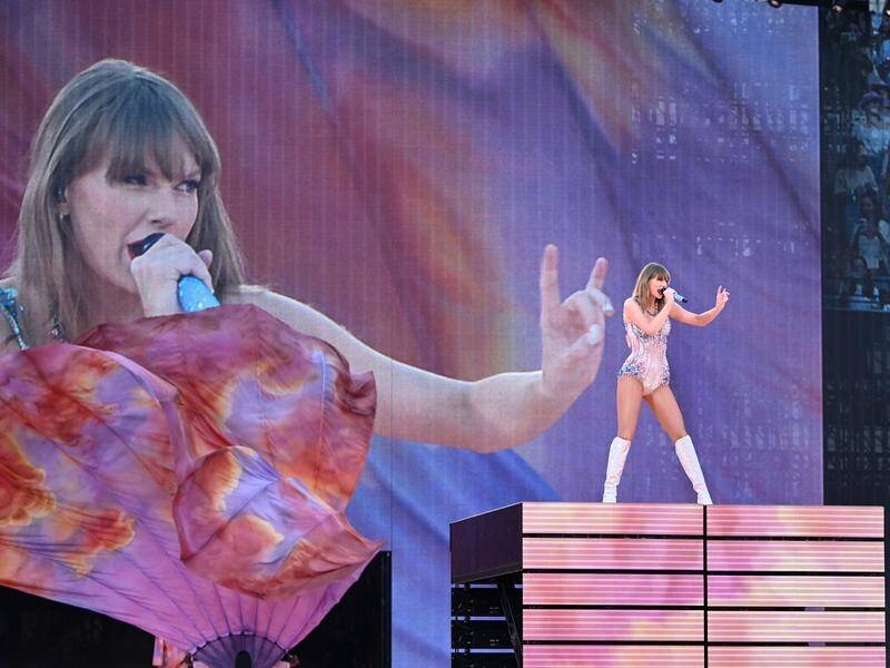 Taylor Swift takes to the stage, fans, PM, go wild